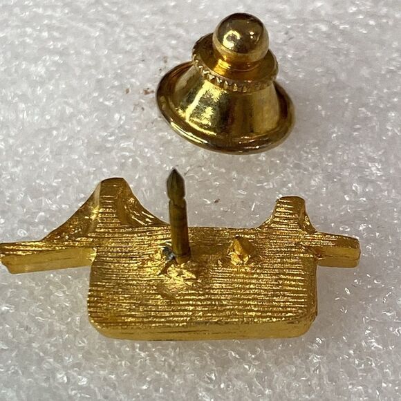 Vintage Brooklyn Bridge Gold Tone Brooch Pin Lapel Hat Pin - Picture 3 of 4